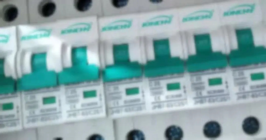 How is the circuit breaker wired?